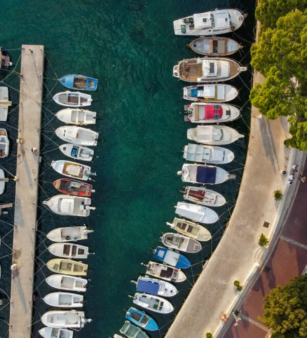 apartmani-jovic-brela-slika-luka-makarska-rivijera