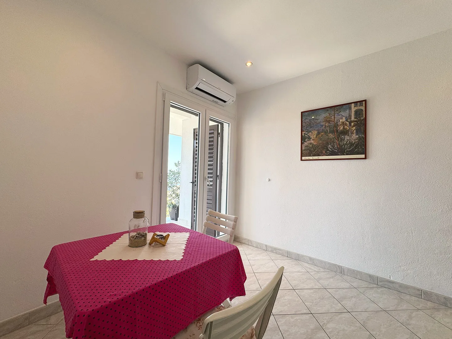 kuhinja-u-apartmanu-jovic