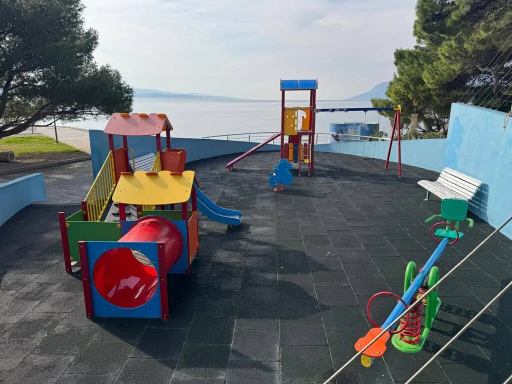 djecji-park-brela-brela-apartmani-jovic