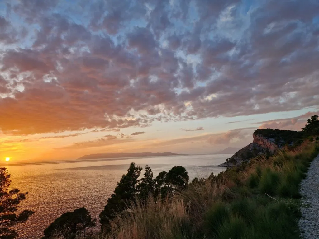 osejava-nugal-setnica-pogled-na-more-apartmani-jovic-zalazak